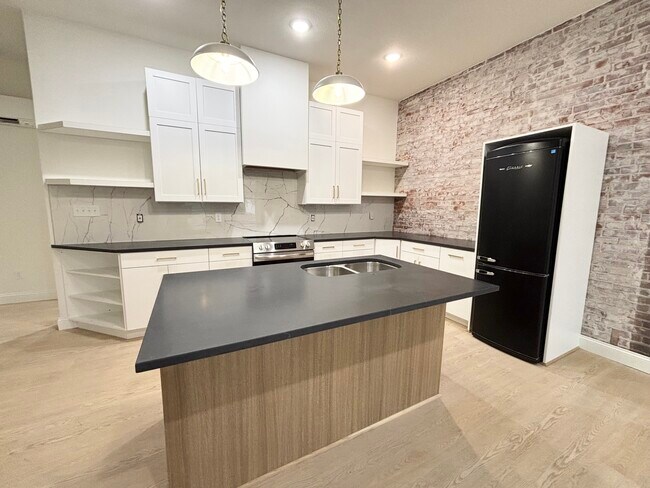 Foto del edificio - 709 Broadway St