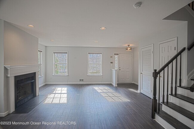 Building Photo - 655 Windflower Ct