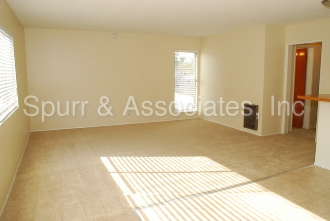 Building Photo - 1041 Bennett Ave