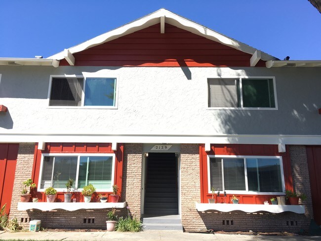 Foto del edificio - 2129 Monroe St