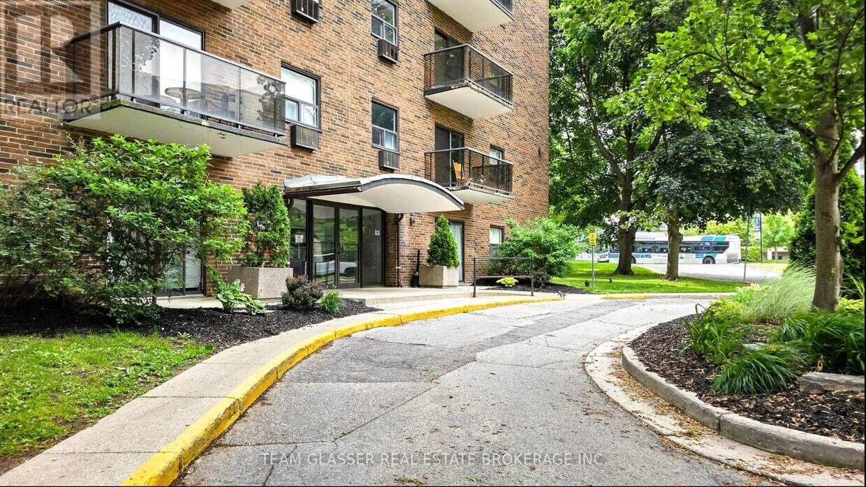 Photo principale - 530 Proudfoot Ln