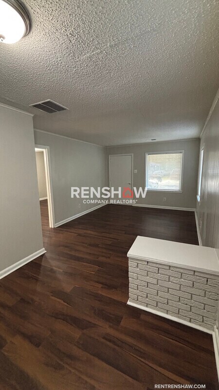 Building Photo - 2292 Redwood Ave