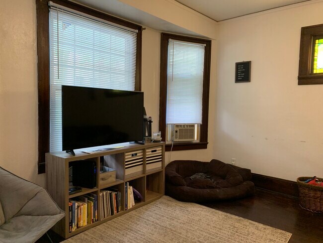 Foto del edificio - 1211 S 71st St
