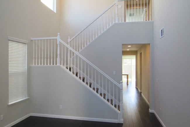 Building Photo - Gorgeous 4 Bed/3 Bath Mountain House Home ...
