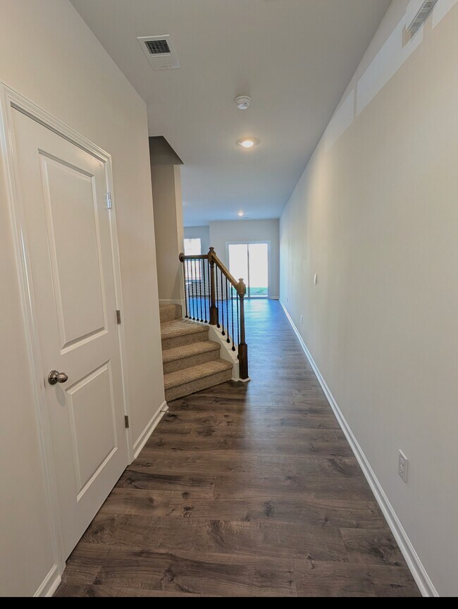 Foto del edificio - 1664 Hallview Ct