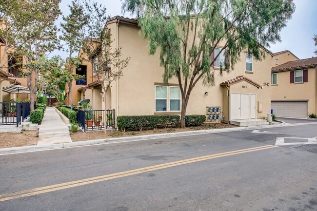 Building Photo - Fantastic 4 Bedroom House in Central San Diego Available in August!!