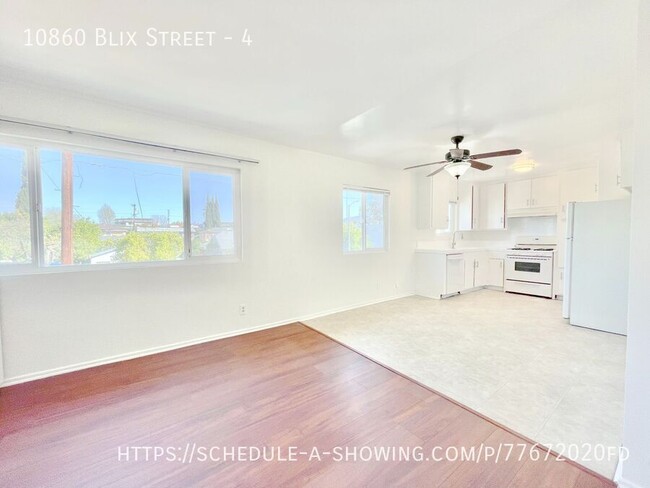 Building Photo - 10860 Blix St