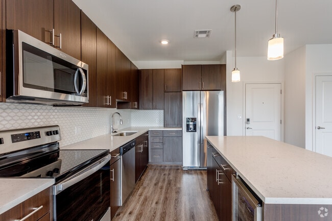 2BR, 2BA - B3 - 44 Washington