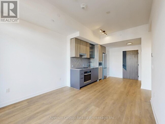 Building Photo - 1037 The Queensway