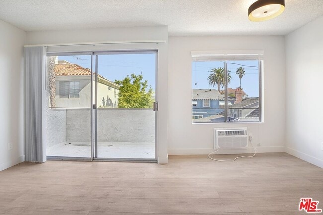 Building Photo - 1352 S Carmelina Ave