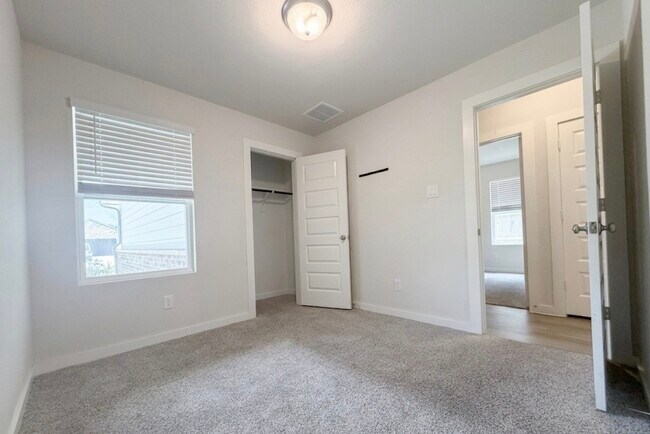 Foto del edificio - 5549 Madden Ln