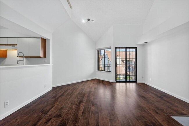 Foto del edificio - 6017 Curtier Dr