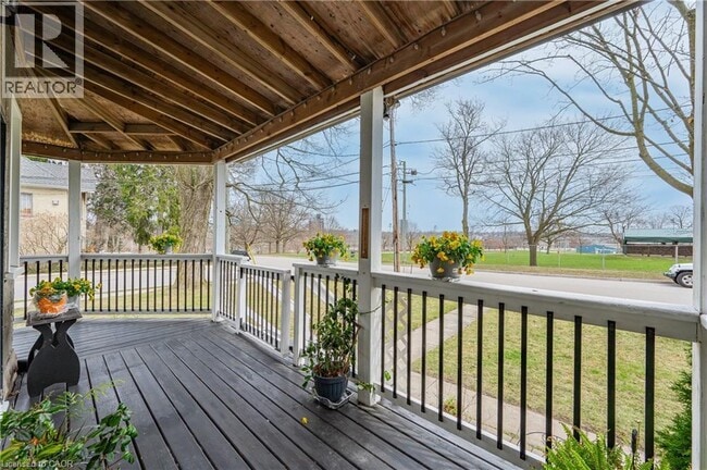 Building Photo - 26 James St