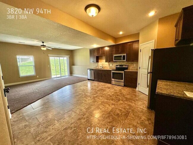 Foto del edificio - 3820 NW 94th-
