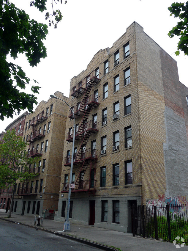 Building Photo - 241 E Mosholu Pky