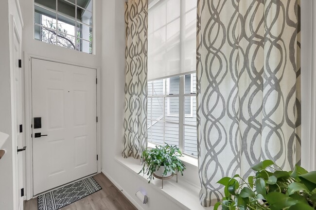 Building Photo - 246 N Walden Elms Cir