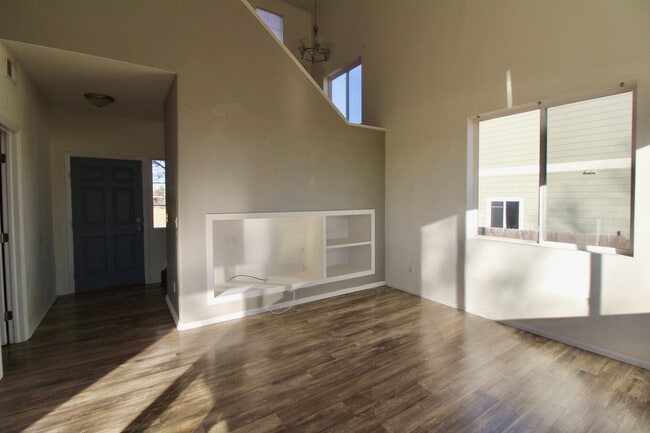 Building Photo - 2540 E 136th Pl