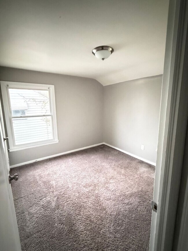 Foto del edificio - 1539-1543 Babbitt Rd