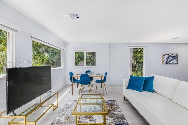 Foto del edificio - 2742 Coacoochee St