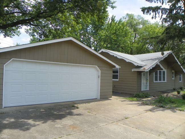 Building Photo - 11301 Crooked Lake Blvd