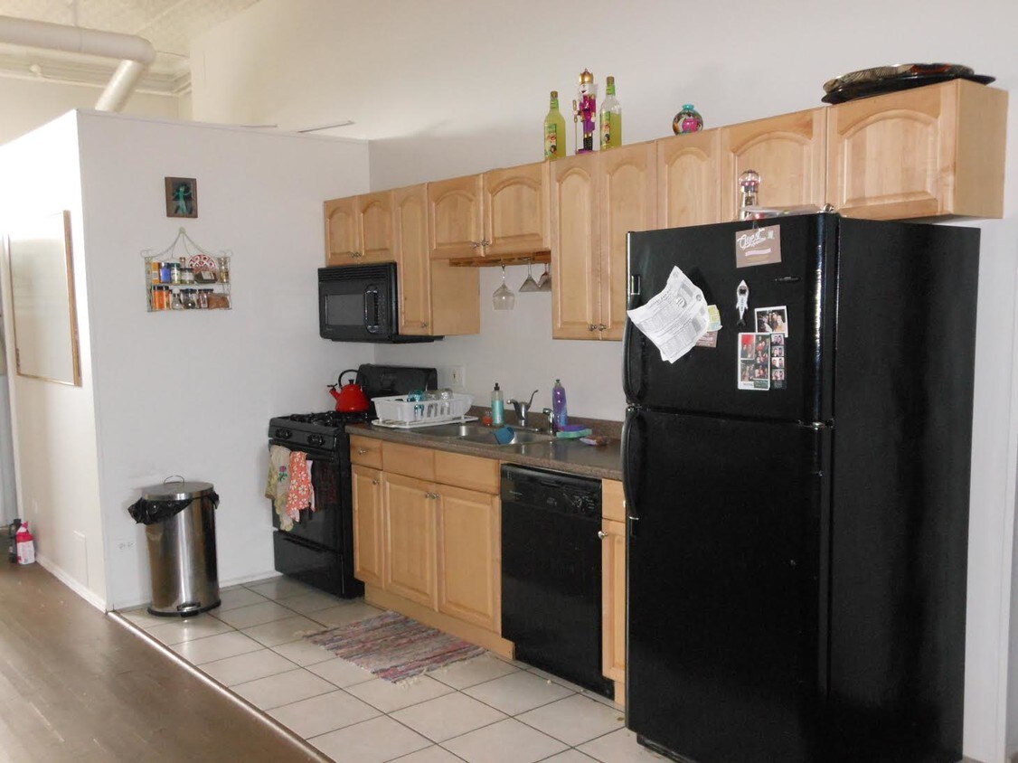 Primary Photo - 1324 N Milwaukee Ave