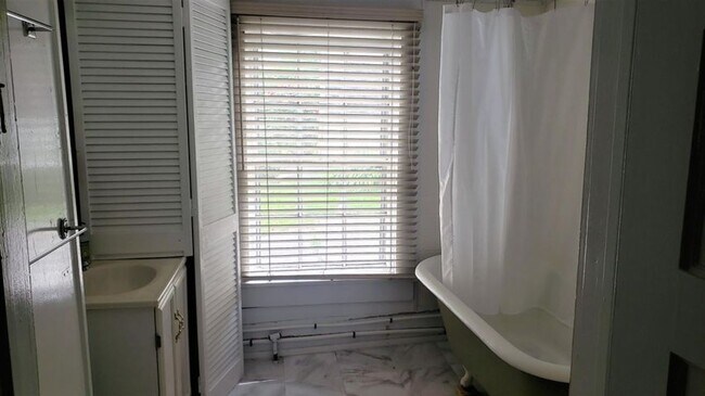 Foto del edificio - 2 Br 1 BA Cottage