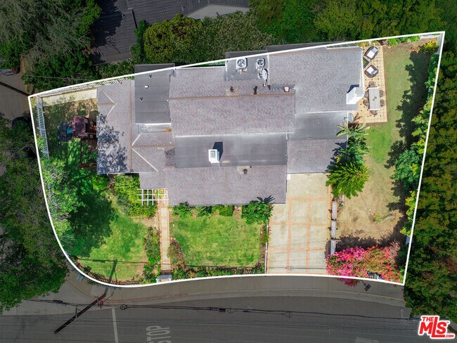 Foto del edificio - 17001 Bollinger Dr