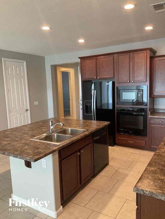 Foto del edificio - 9025 W Alice Ave