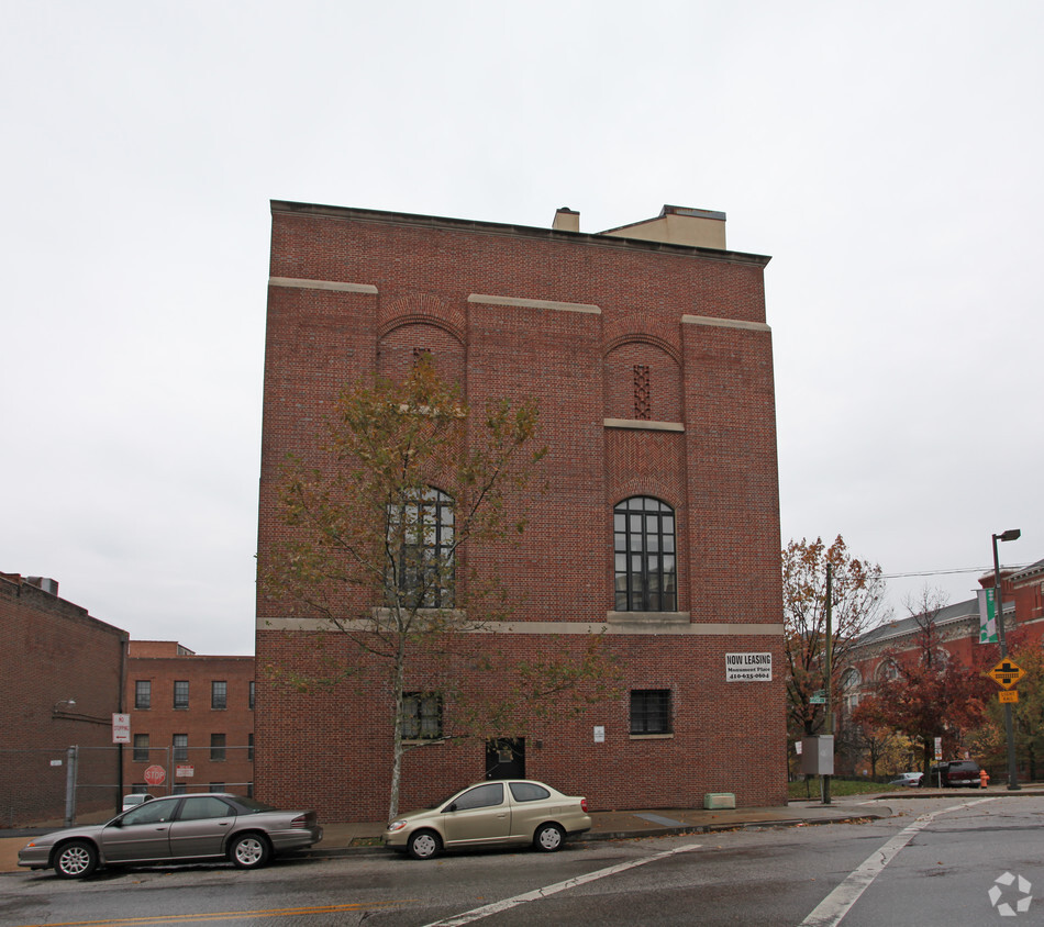 Primary Photo - Monument Place Apartments