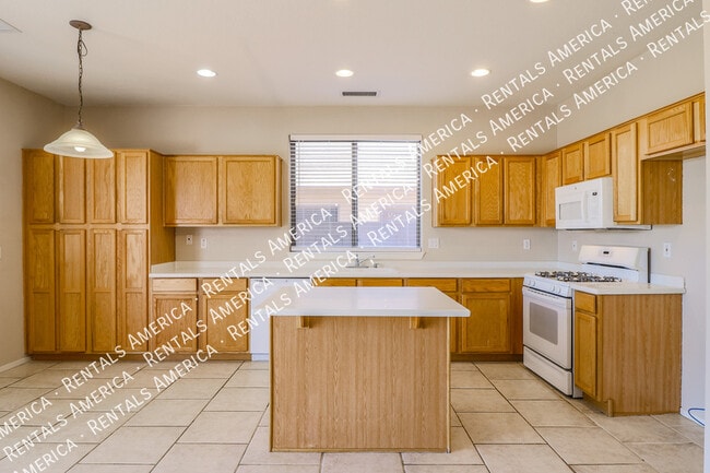 Foto del edificio - 17547 W Coyote Trail Dr