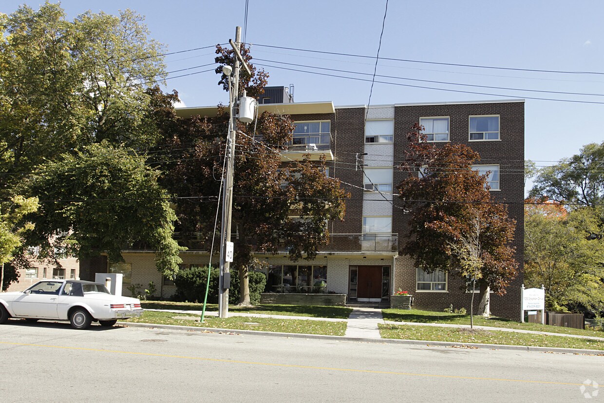 Photo du bâtiment - 135 Stephen Dr