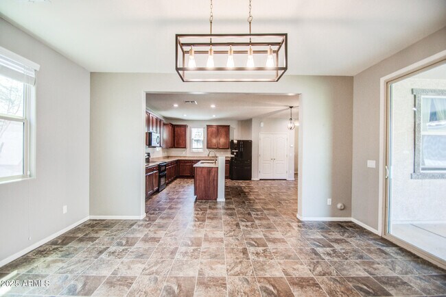 Foto del edificio - 4068 E Devon Dr