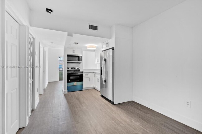 Building Photo - 1351 SW 4th St