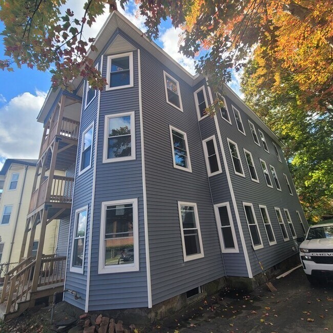 Building Photo - 332 Chandler St