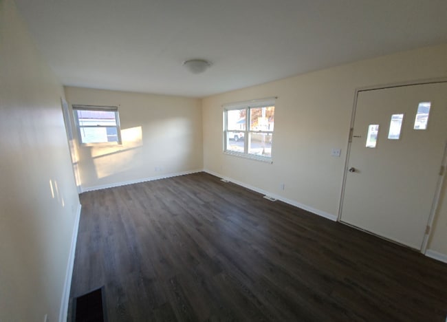 Building Photo - 615 19th St