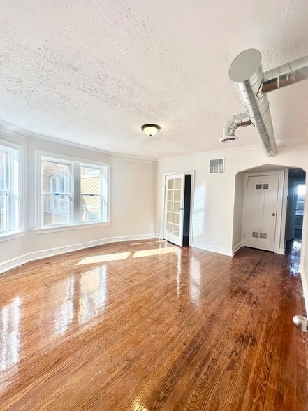 Building Photo - 1152 N Lawndale Ave