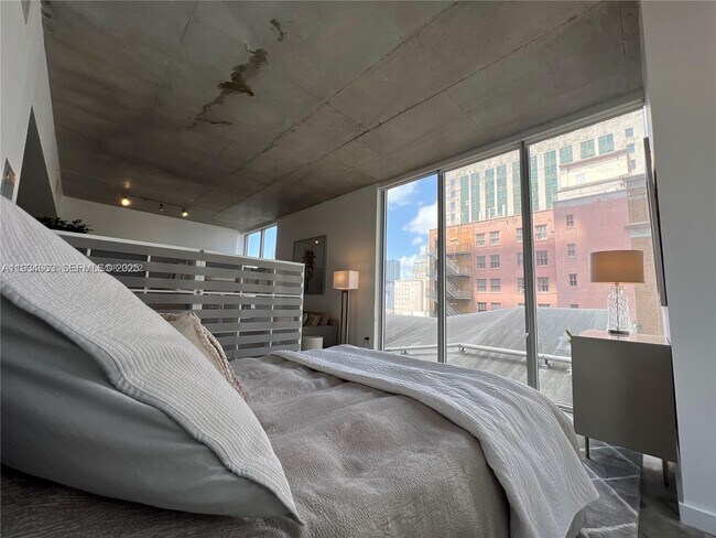 Foto del edificio - 151 SE 1st St