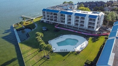 Building Photo - 351 Lakeside Ln