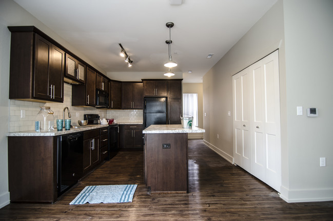 Building Photo - Beech Townhomes