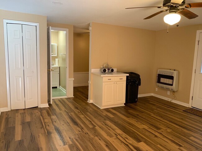 Foto del edificio - Updated Studio Apartment!