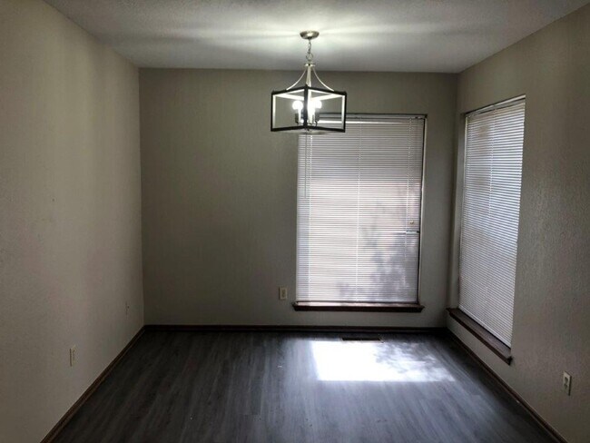 Foto del edificio - Moore Schools! 2 bed, 2 full baths, garage...