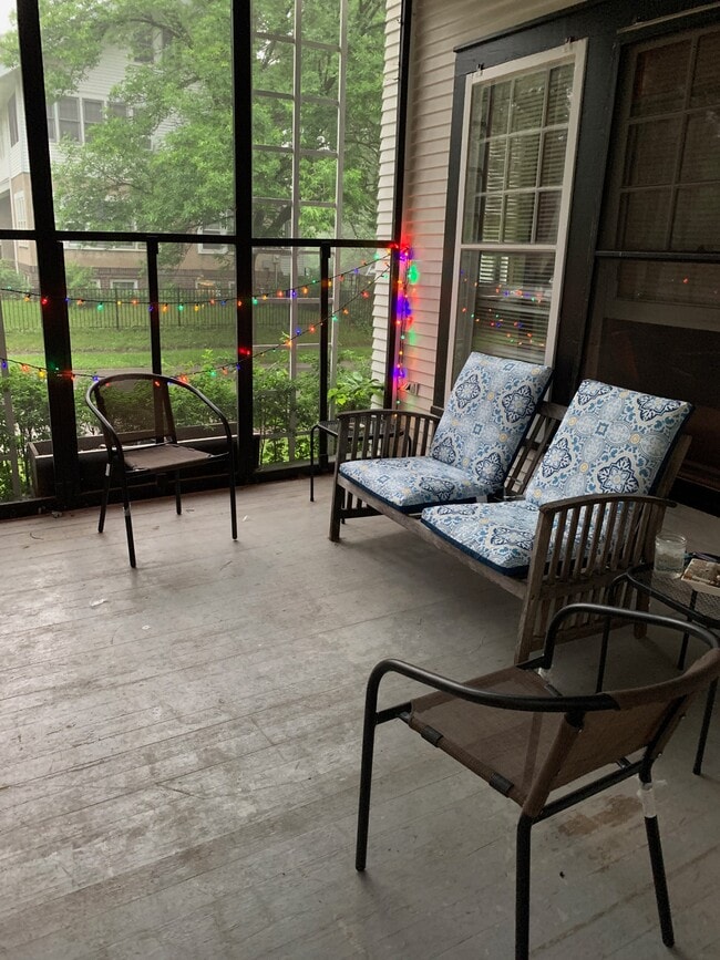 Building Photo - 1833 E 9th St