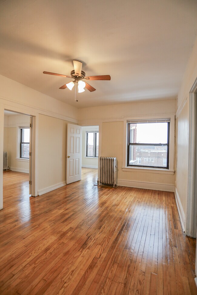 Foto del edificio - 7445 N Greenview Ave