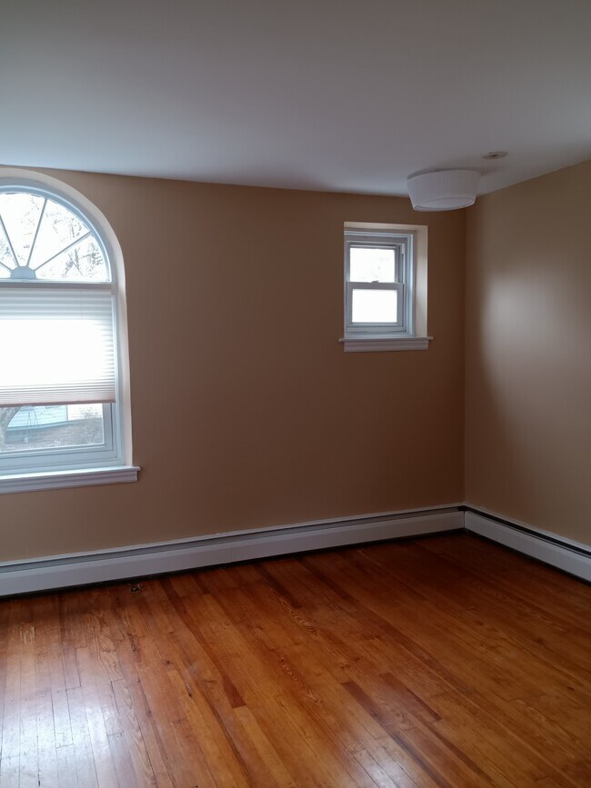 Master Bedroom - 1003 Barr Ln