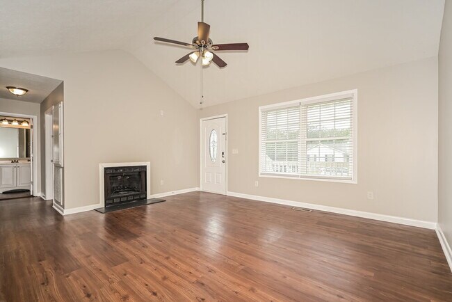 Foto del edificio - 581 Woodcrest Dr