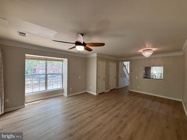 Foto del edificio - 7020 Falls Reach Dr