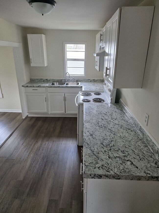 Foto del edificio - 112 Montgomery Ave