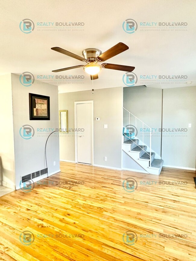 Building Photo - 81 Smithridge Park