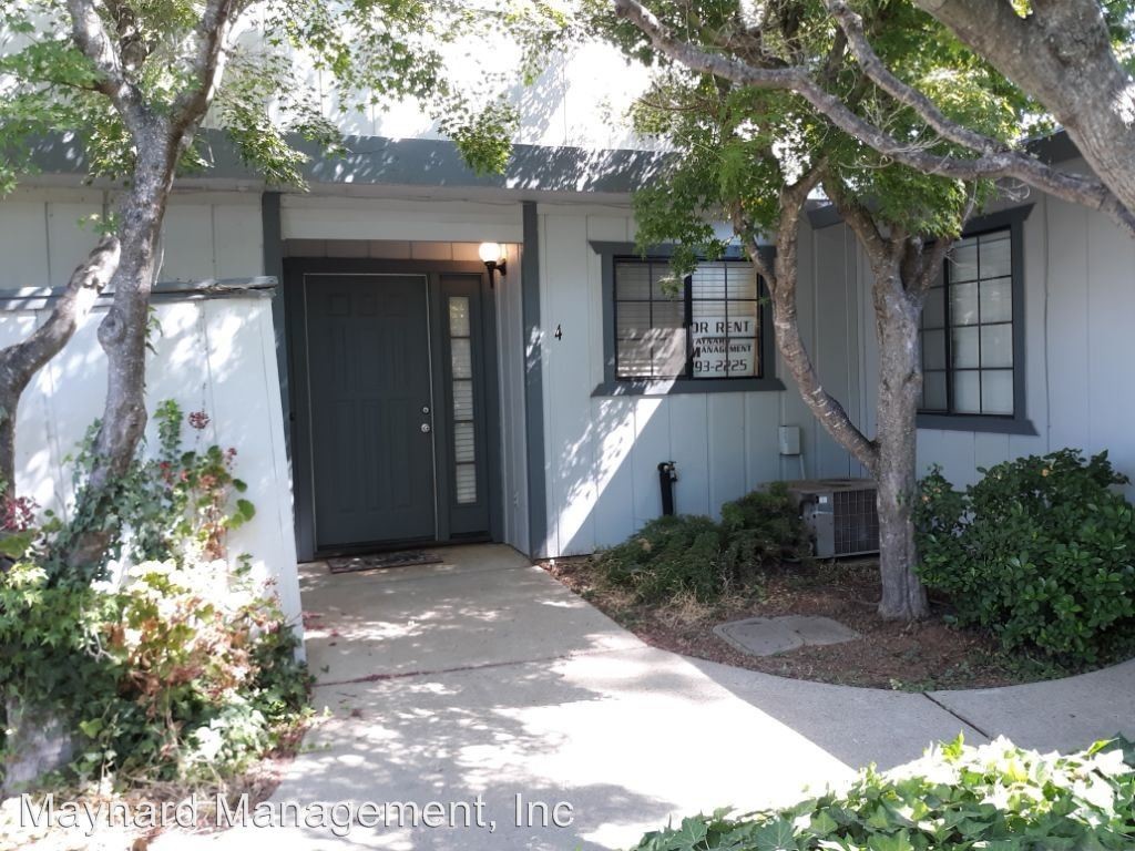 Primary Photo - 2 br, 1.5 bath House - 4 Westview Dr.