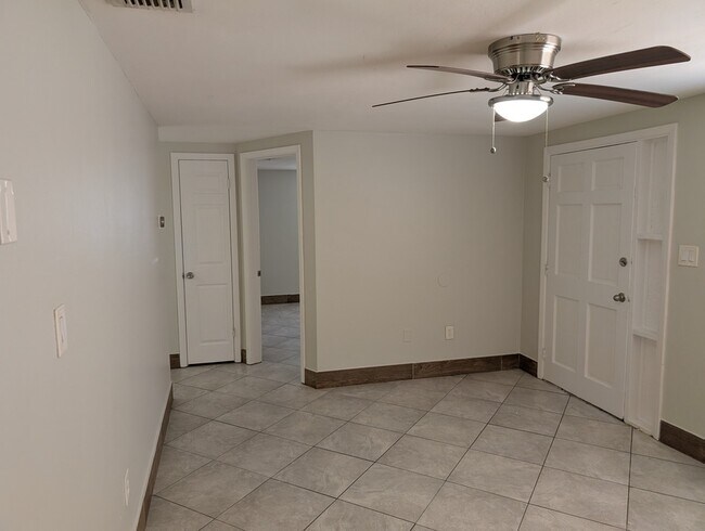 Building Photo - 10828 Hillcrest Ave